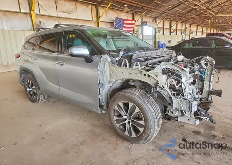 2021 Toyota Highlander Xle z USA, uszkodzony, nr VIN 5TDHZRAH9MS046317